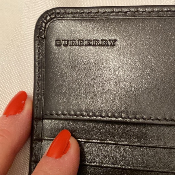 Burberry, leather continental wallet - Picture 4 of 10